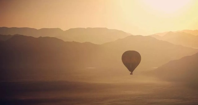 热气球Safari | 漂浮于世界最古老的纳米比亚苏丝斯黎红沙漠上空